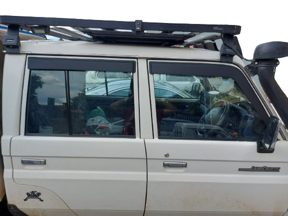Toyota Land Cruiser Double Cab Windowshields
